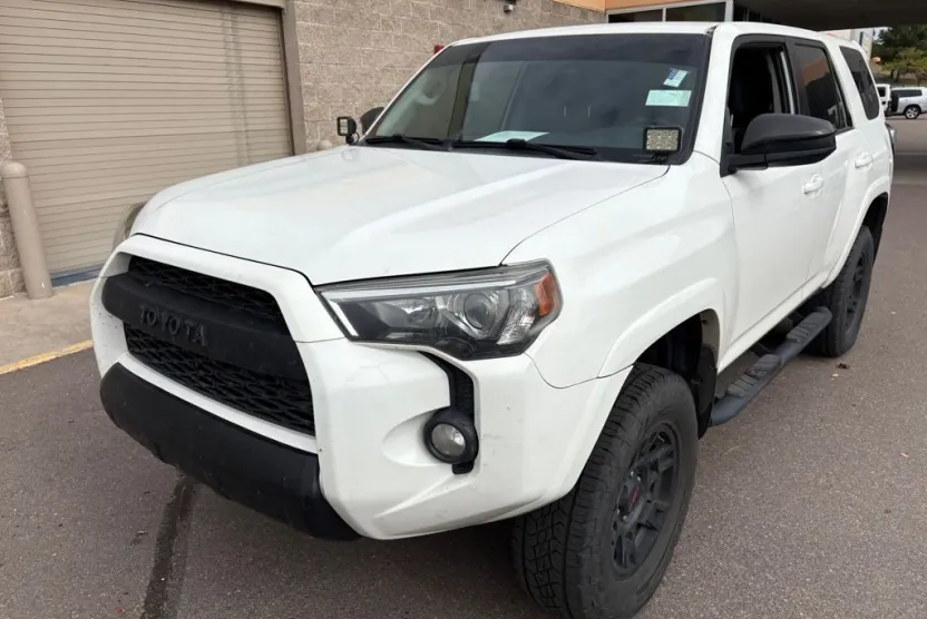 2017 Toyota 4Runner SR5 photo 1