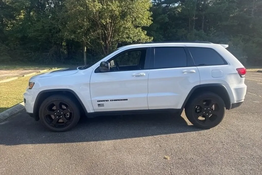 2021 Jeep Grand Cherokee Laredo Freedom photo 1