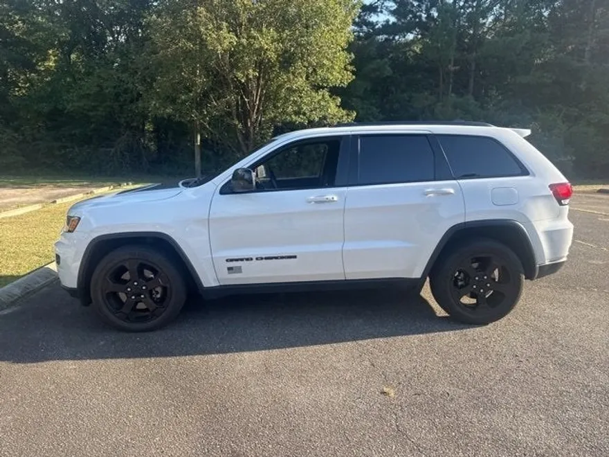 2021 Jeep Grand Cherokee Laredo Freedom photo 1