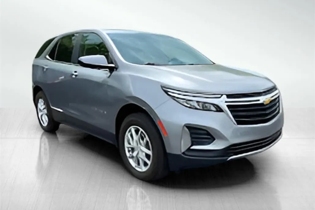 2023 Chevrolet Equinox LT photo 1