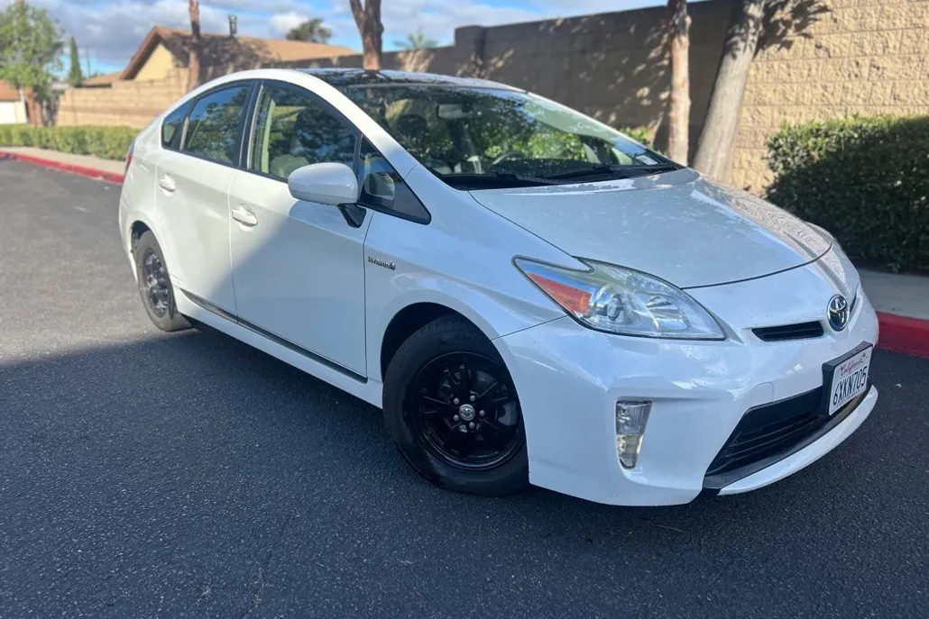 2012 Toyota Prius One photo 1