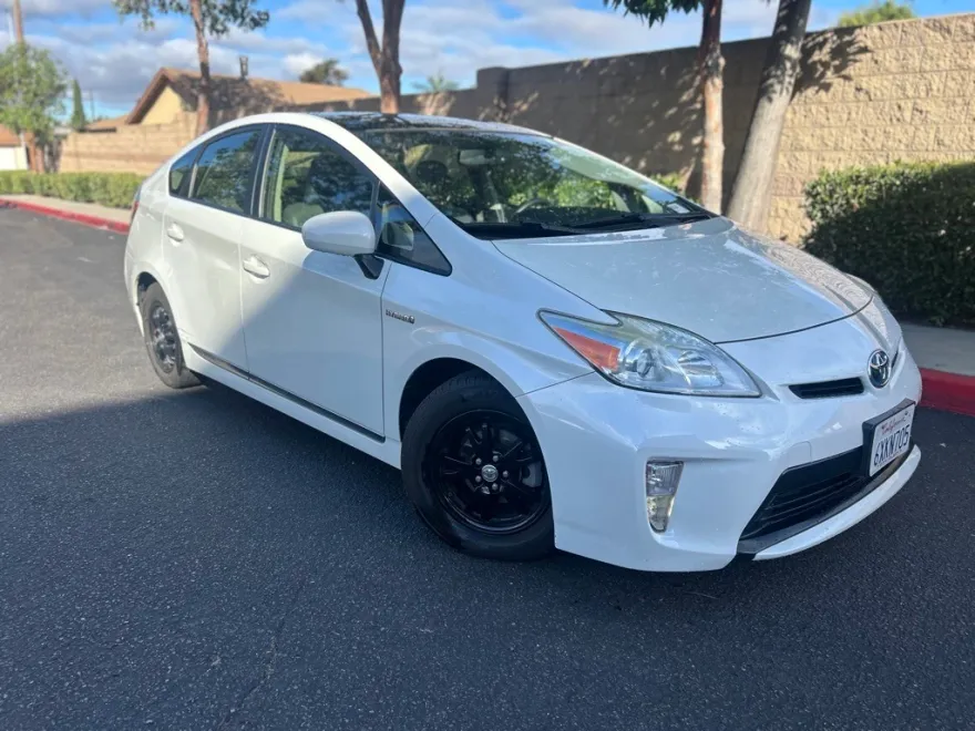 2012 Toyota Prius One photo 1