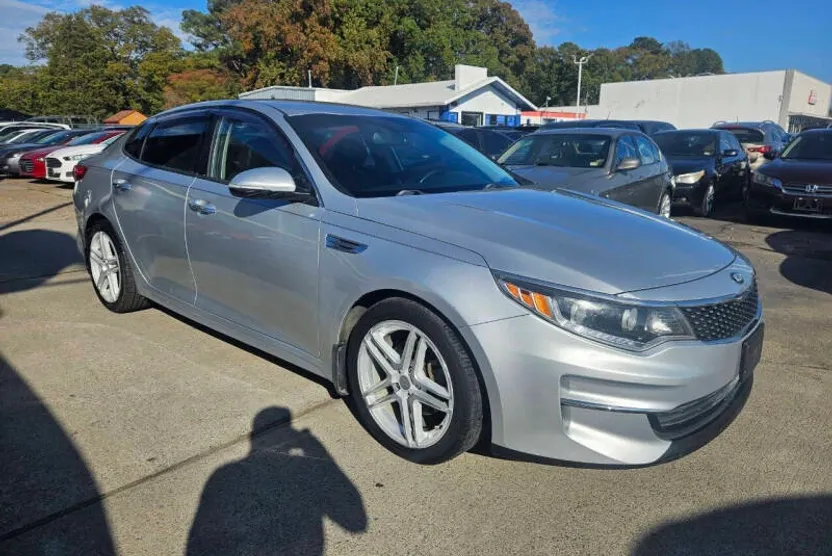 2016 Kia Optima EX photo 1