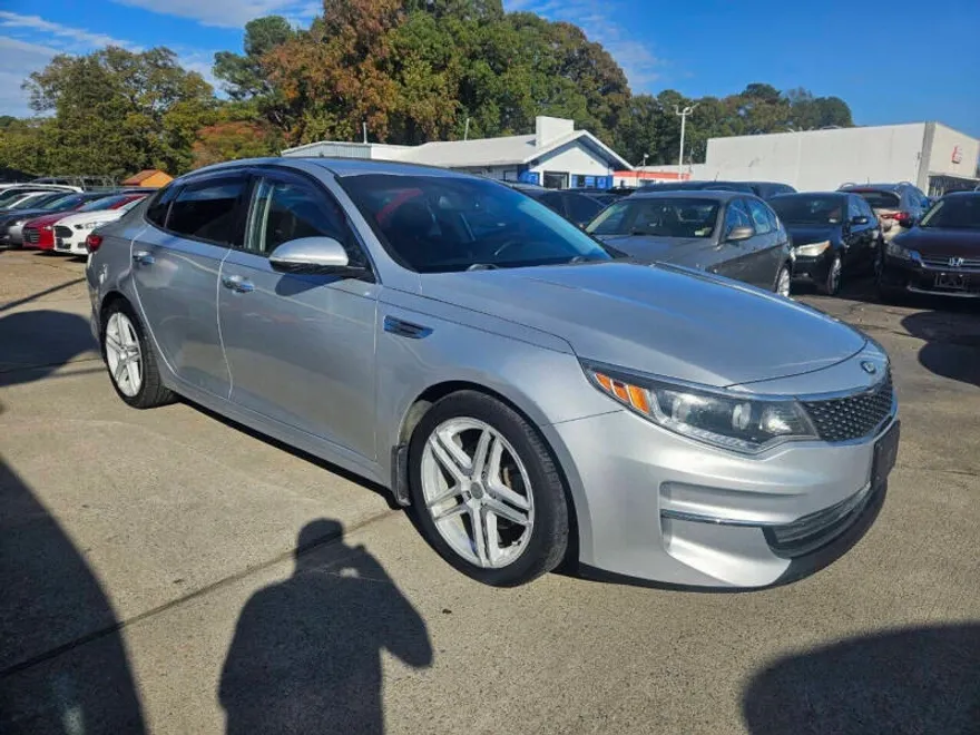 2016 Kia Optima EX photo 1