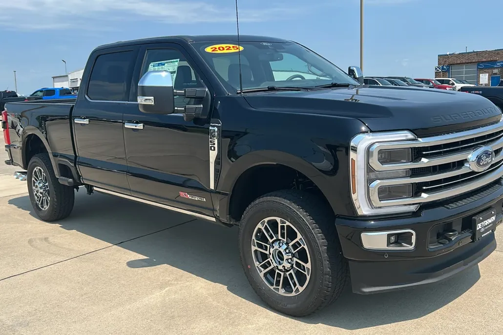 2025 Ford F-250 Platinum photo 1