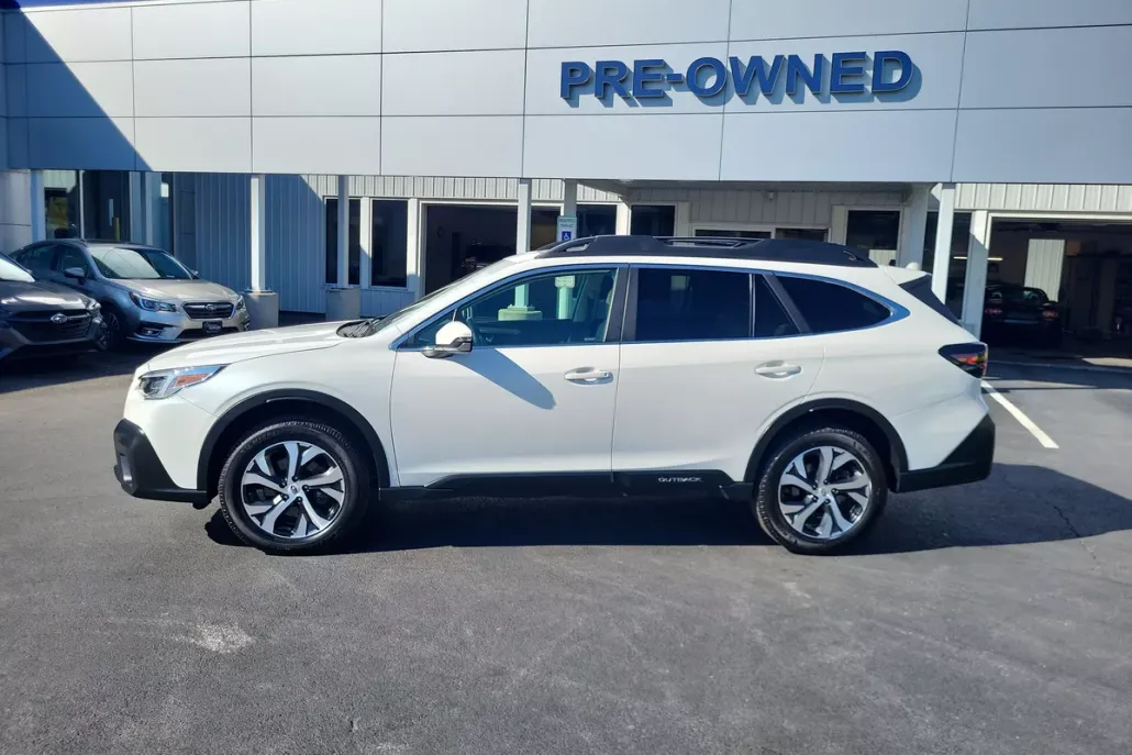 2022 Subaru Outback Limited photo 1