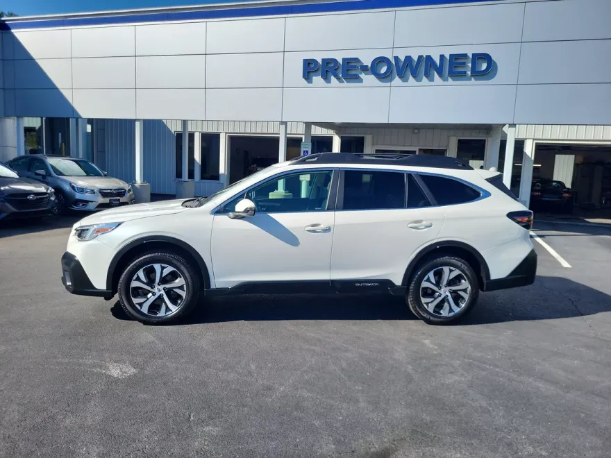 2022 Subaru Outback Limited photo 1