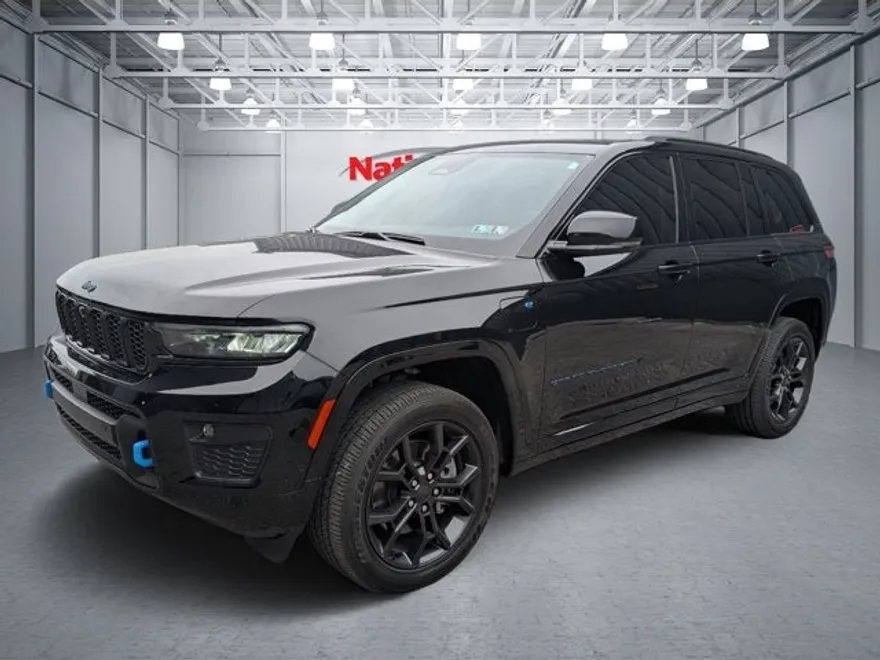 2023 Jeep Cherokee 80th Anniversary Edition photo 1