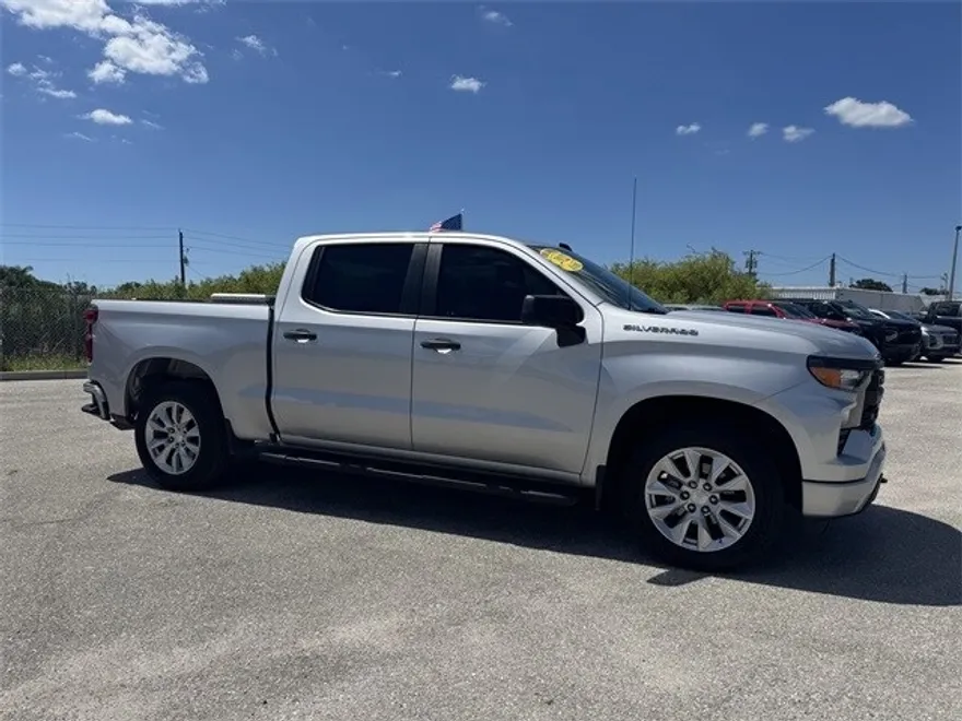 2022 Chevrolet Silverado 1500 Custom photo 1