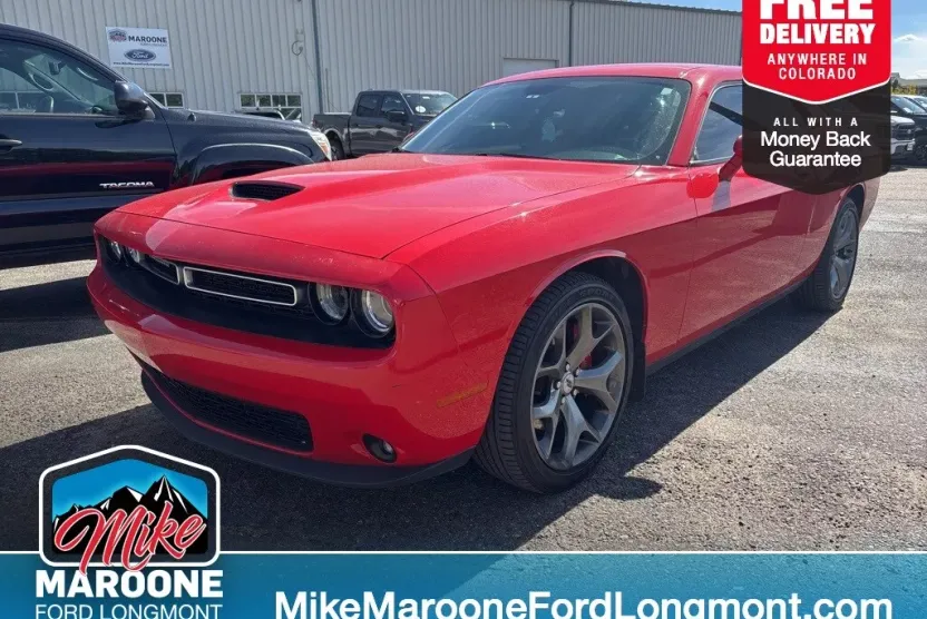 2017 Dodge Challenger SXT photo 1