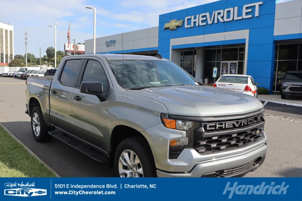 2025 Chevrolet Silverado 1500 Custom photo 1