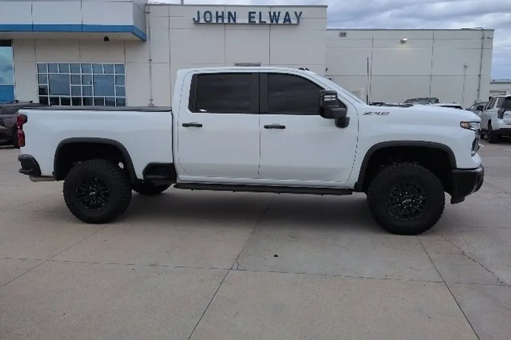 2024 Chevrolet Silverado 2500HD ZR2 photo 1