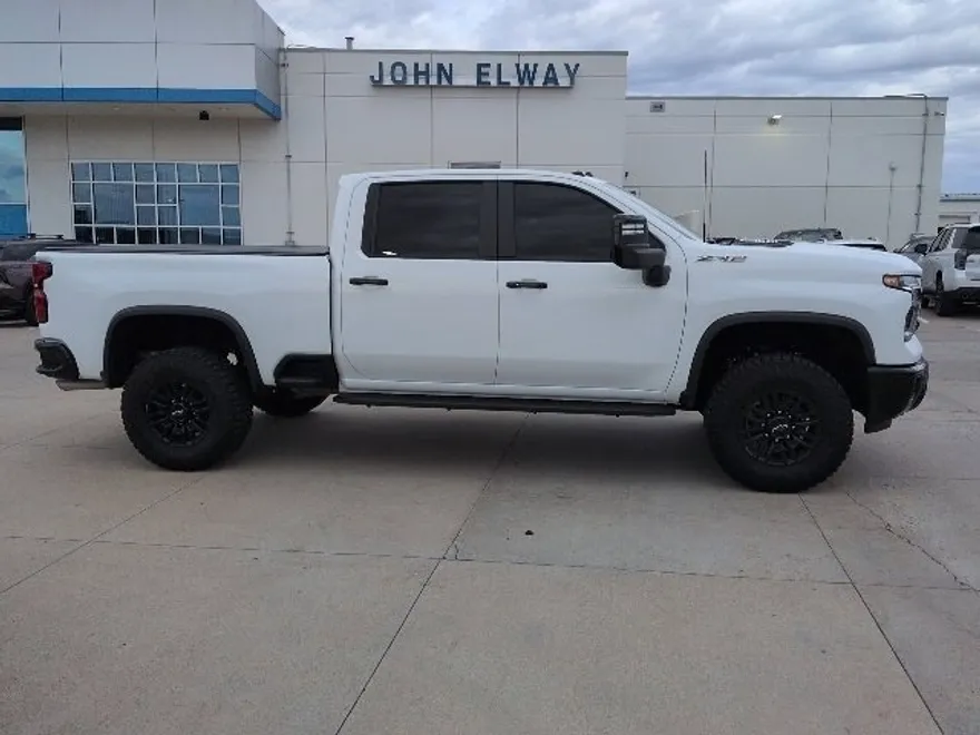 2024 Chevrolet Silverado 2500HD ZR2 photo 1