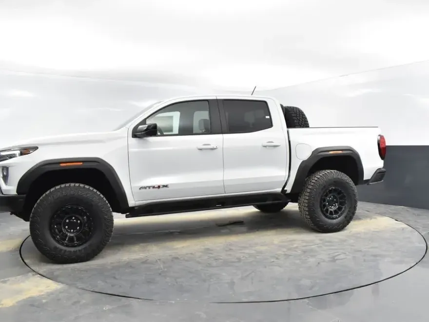2024 Gmc Canyon AT4X photo 1