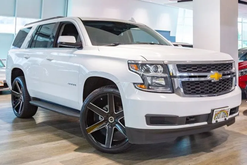 2019 Chevrolet Tahoe LT photo 1