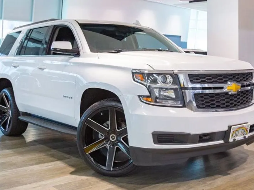 2019 Chevrolet Tahoe LT photo 1