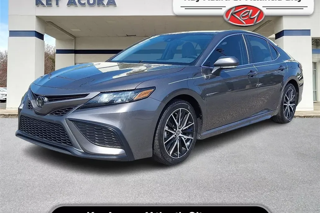 2023 Toyota Camry SE photo 1