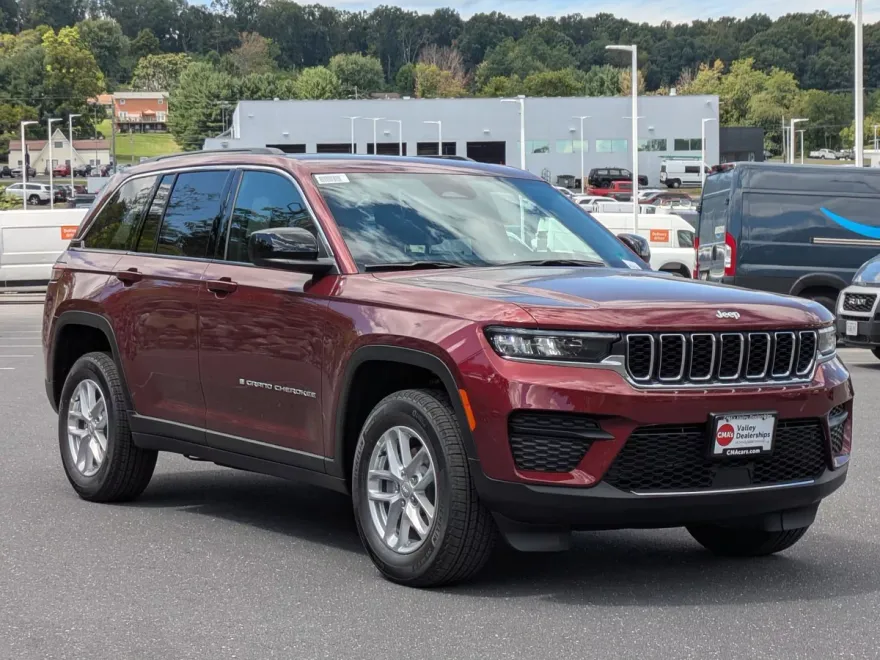 2025 Jeep Grand Cherokee Laredo X photo 1