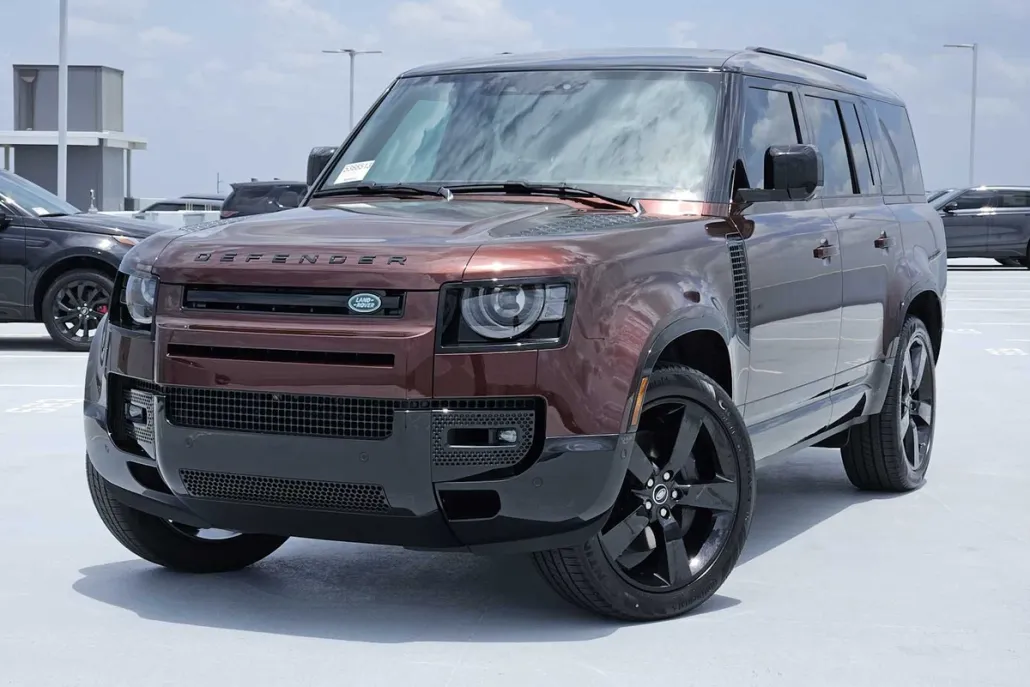 2025 Land Rover Defender 130 X-Dynamic SE photo 1