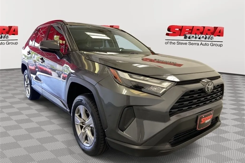 2024 Toyota RAV4 XLE photo 1