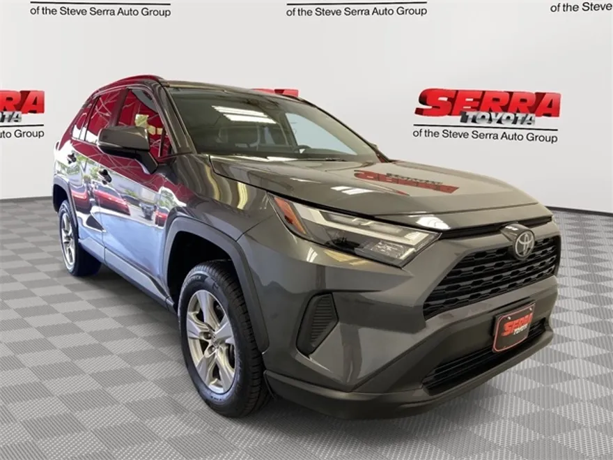 2024 Toyota RAV4 XLE photo 1