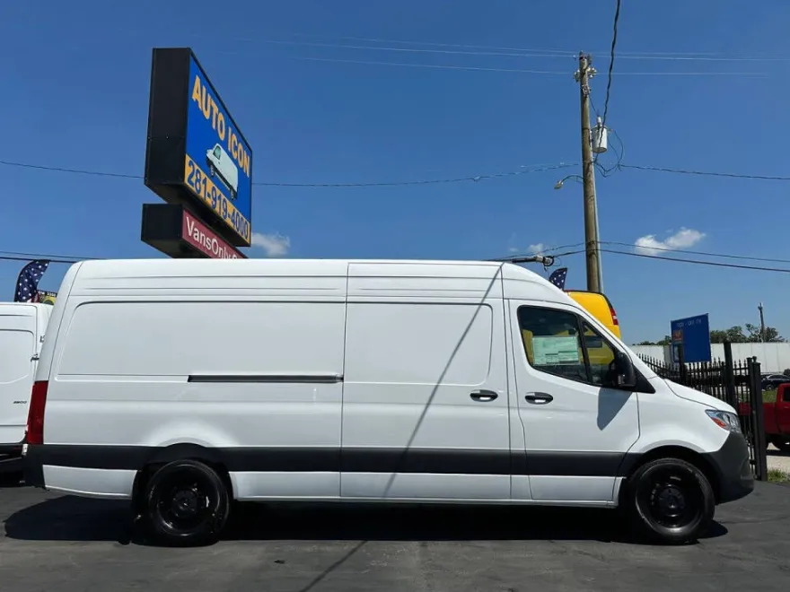 2025 Mercedes Benz Sprinter 2500 photo 1