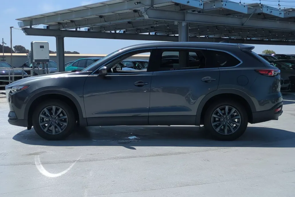2022 Mazda CX-9 Touring photo 1