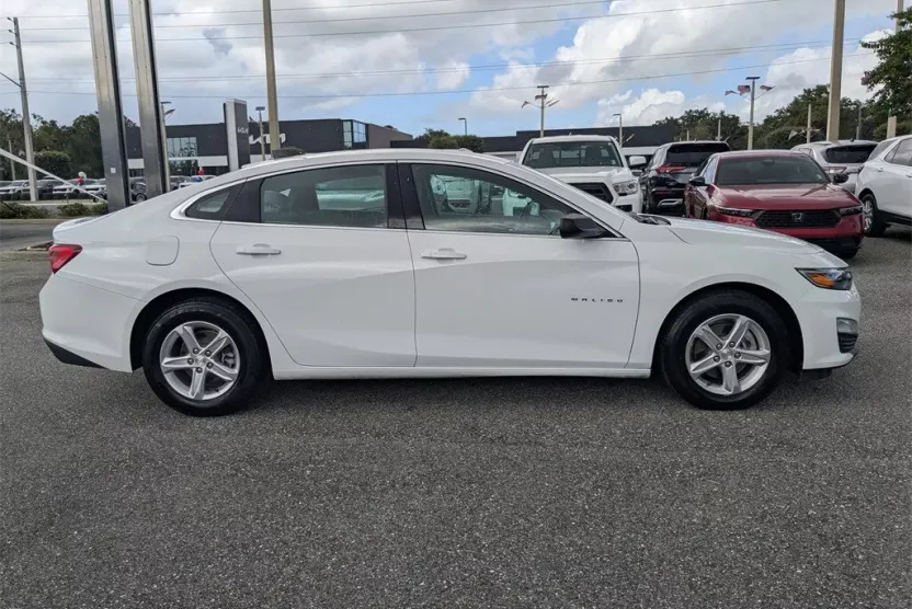 2022 Chevrolet Malibu LS photo 1