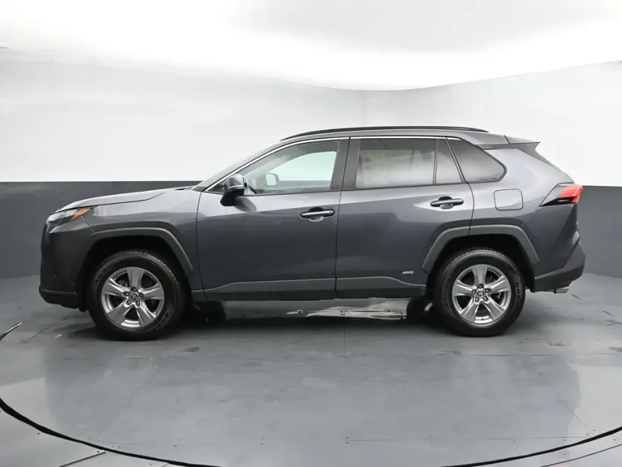 2023 Toyota RAV4 Hybrid LE photo 1