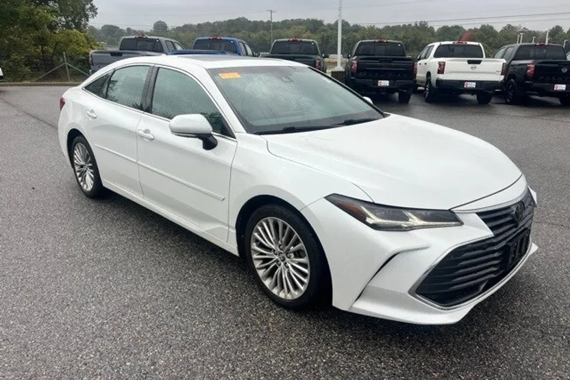2020 Toyota Avalon Limited photo 1