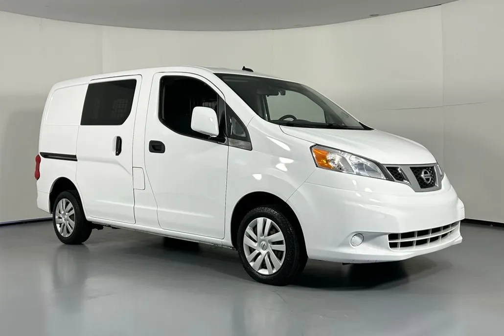 2020 Nissan NV200 SV photo 1
