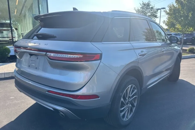 2022 Lincoln Corsair Standard photo 1