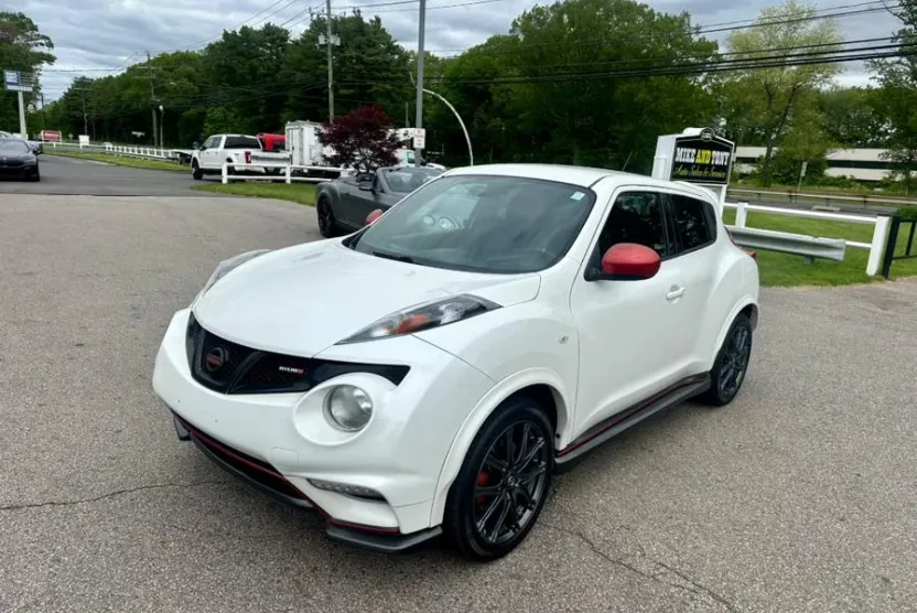 2014 Nissan Juke SV photo 1