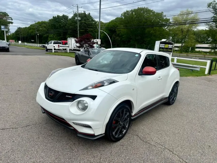 2014 Nissan Juke SV photo 1