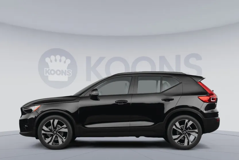 2025 Volvo XC40 Plus photo 1