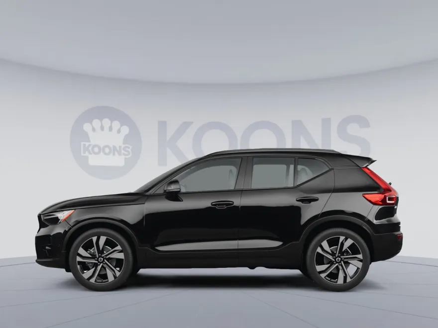 2025 Volvo XC40 Plus photo 1