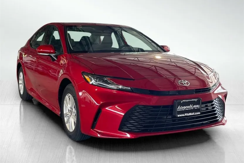 2025 Toyota Camry LE photo 1