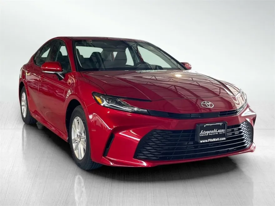 2025 Toyota Camry LE photo 1