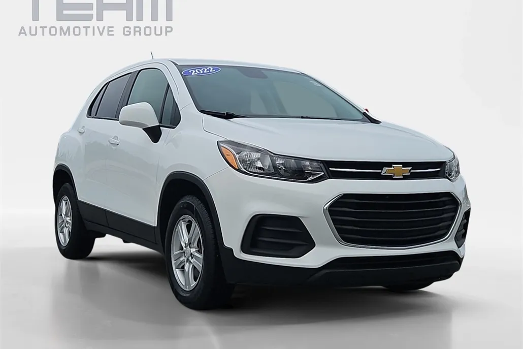 2022 Chevrolet Trax LS photo 1