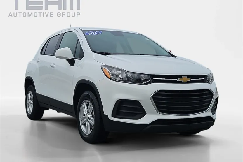 2022 Chevrolet Trax LS photo 1