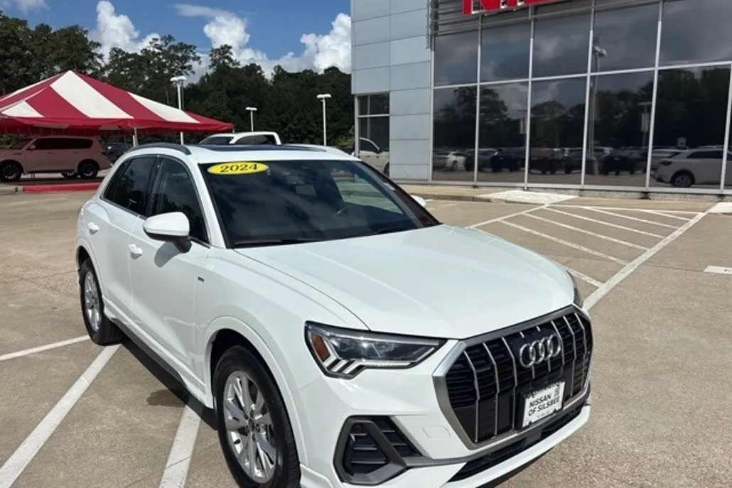 2024 Audi Q3 45 TFSI S line Premium photo 1
