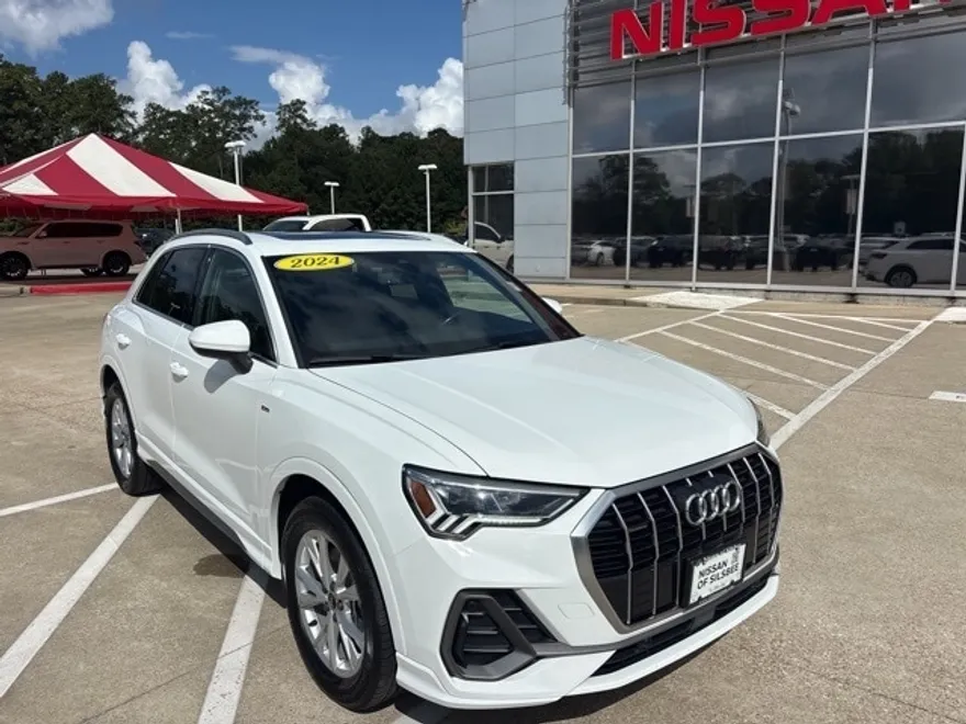 2024 Audi Q3 45 TFSI S line Premium photo 1