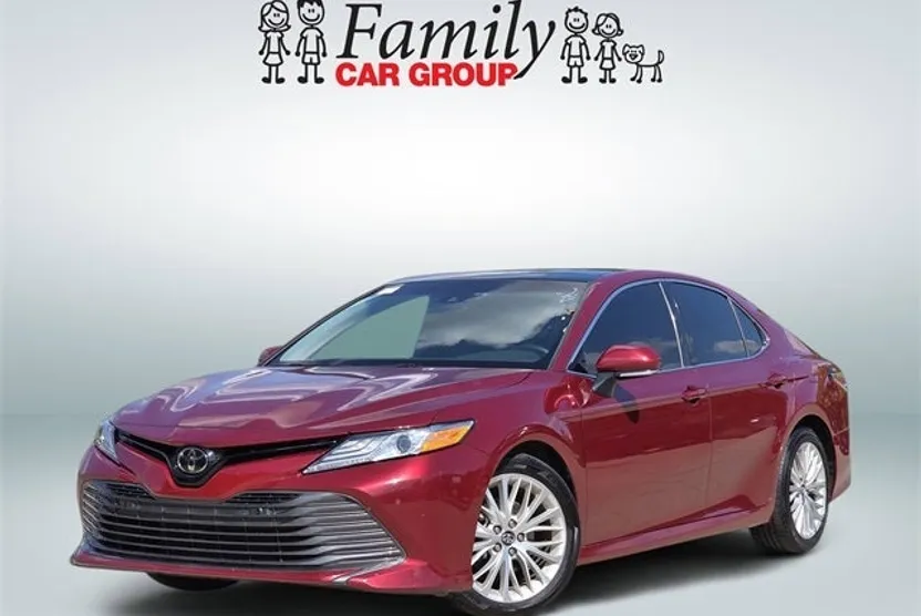 2018 Toyota Camry SE XLE photo 1