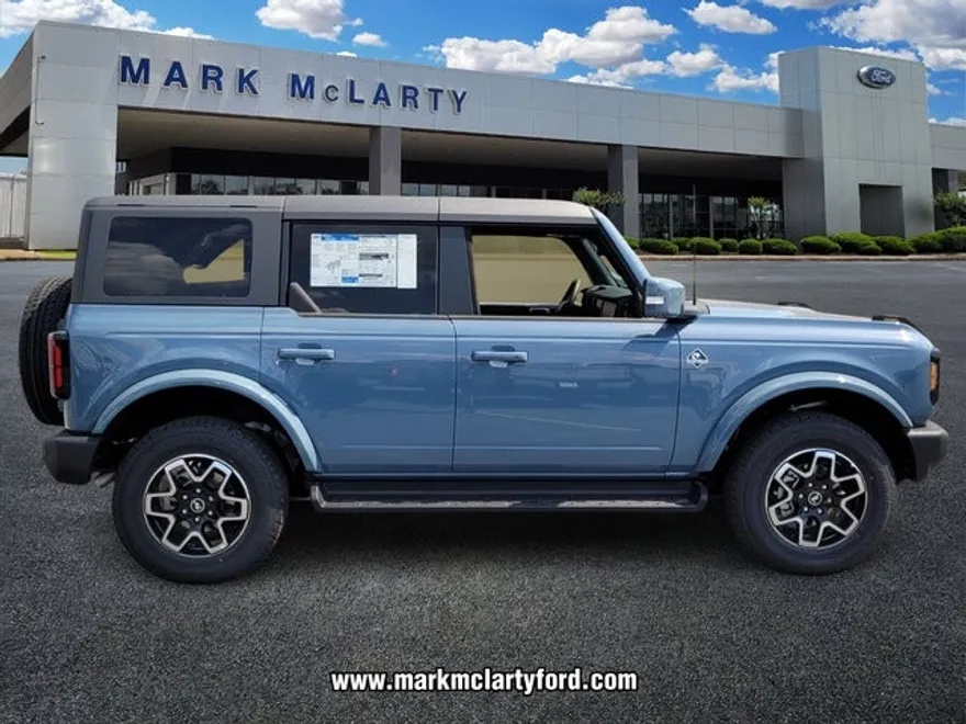 2025 Ford Bronco Outer Banks photo 1
