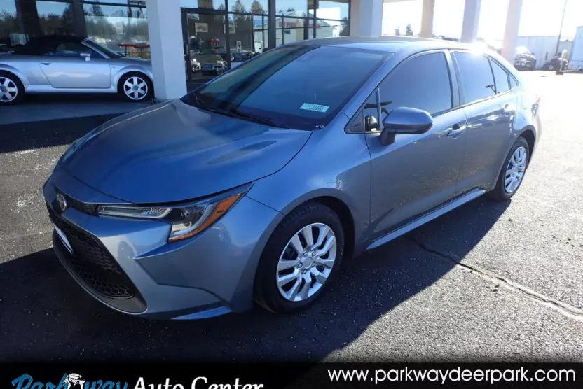 2020 Toyota Corolla LE photo 1