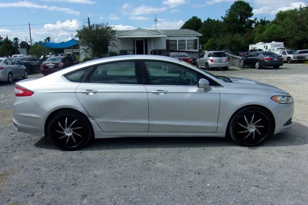 2016 Ford Fusion SE photo 1