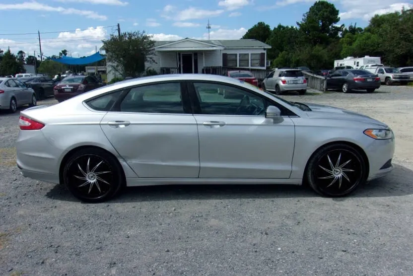 2016 Ford Fusion SE photo 1