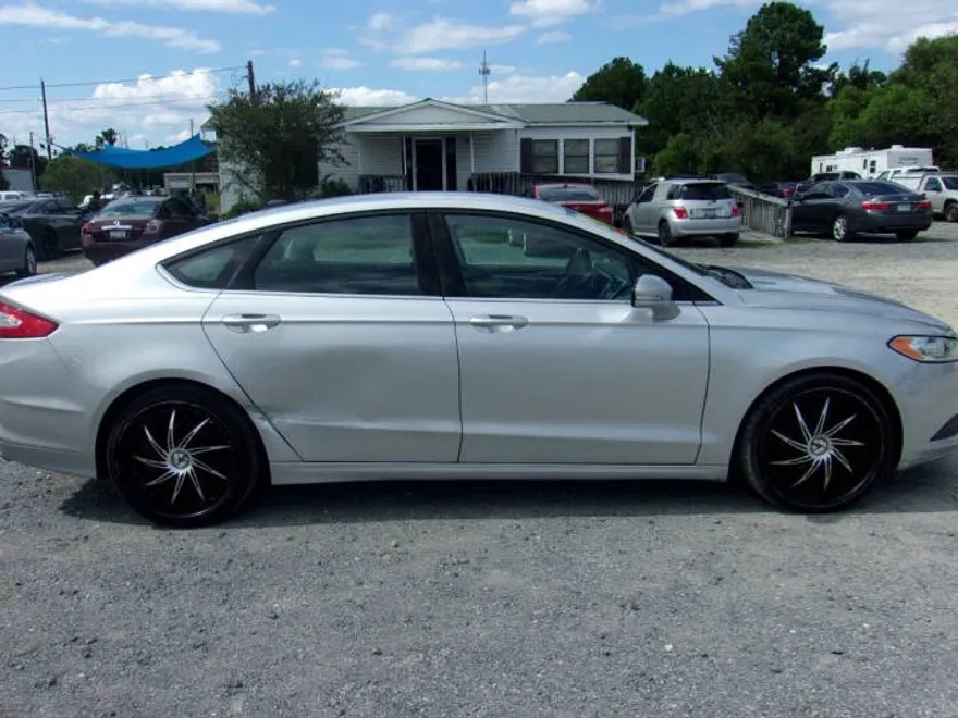 2016 Ford Fusion SE photo 1