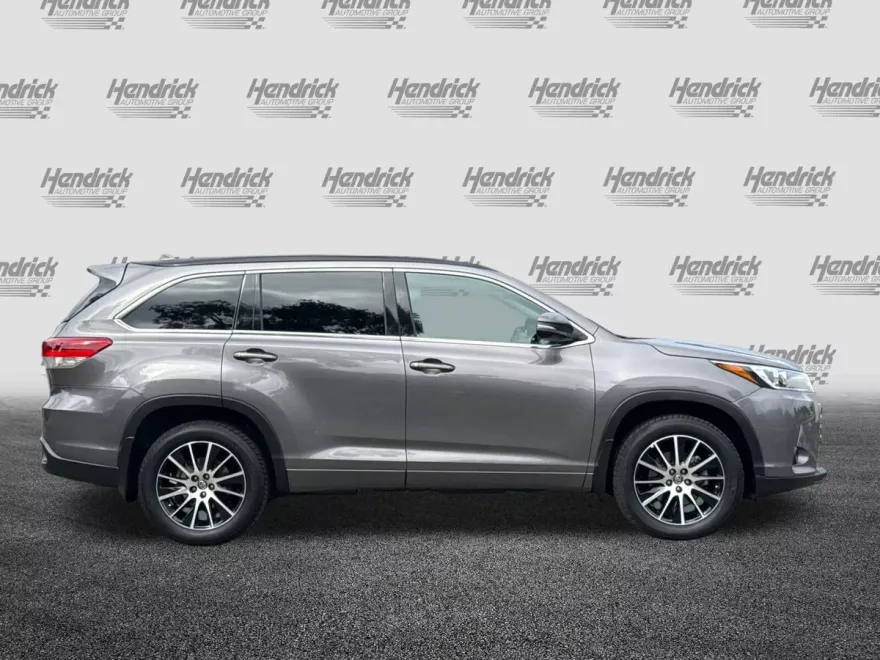 2017 Toyota Highlander SE photo 1