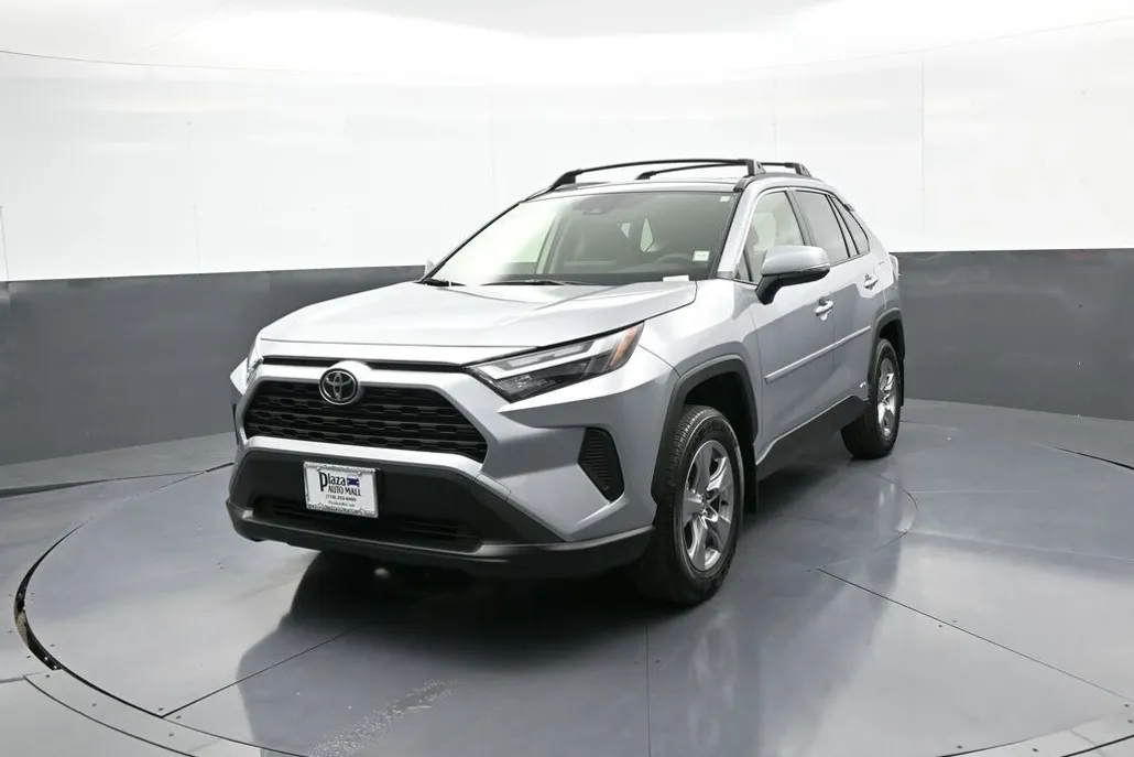 2025 Toyota RAV4 Hybrid XLE photo 1